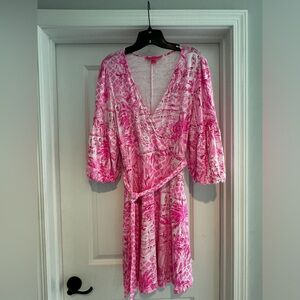 Lilly Pulitzer Pink V-Neck dress w/ 3/4 sleeves. Size Medium